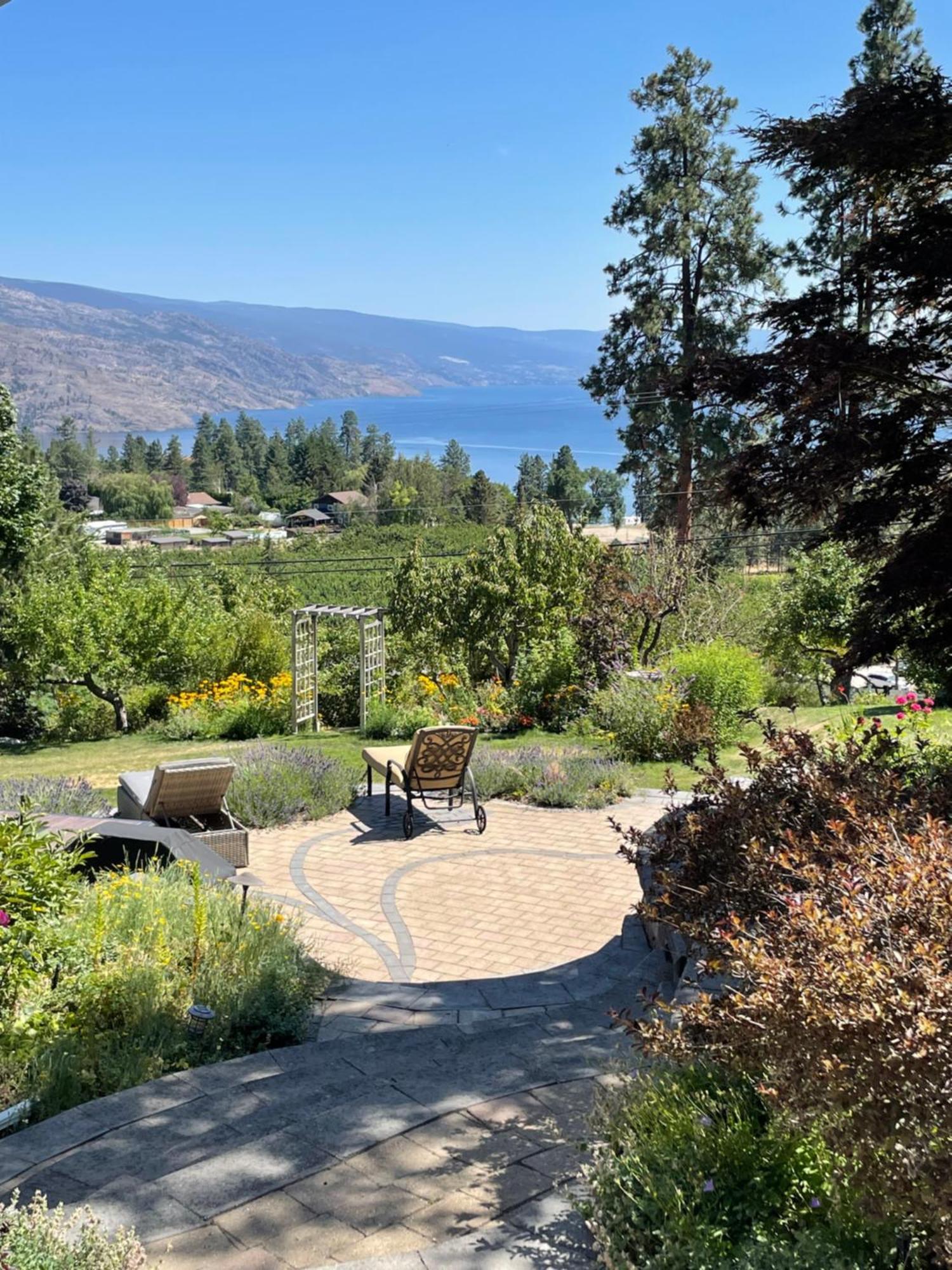 Lakeview Gardens B&B Peachland Exteriér fotografie