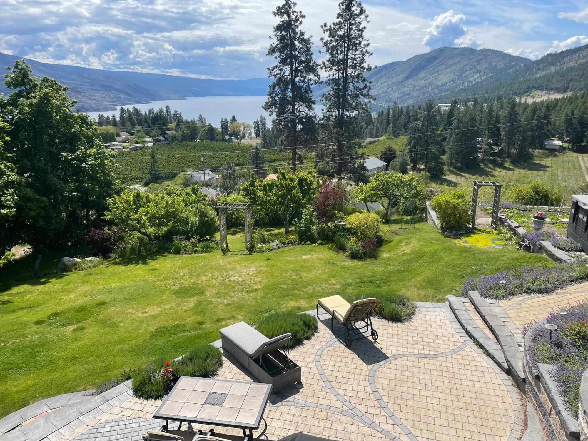 Lakeview Gardens B&B Peachland Exteriér fotografie